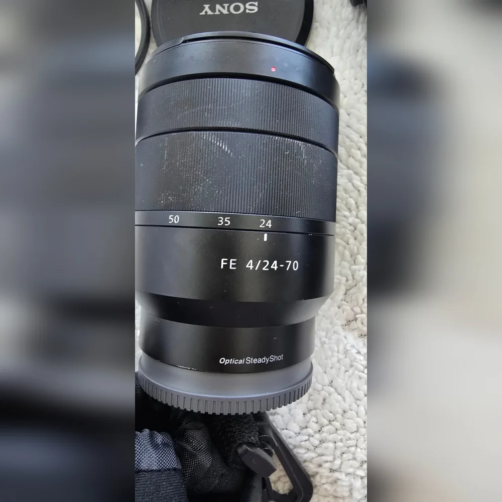 Sony Zeiss Vario-Tessar T* FE 24-70mm f/4 Lens